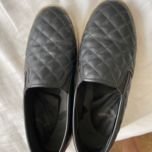 black shoes - Picture 2 of 3